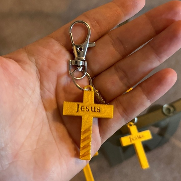 3D Printed | Yellow Cross Keychain Jesus | 5 SET - Picture 3 of 3